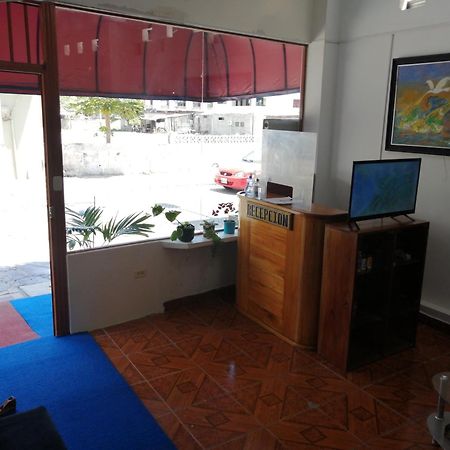 Hostal La Casa De Luis Puerto Baquerizo Moreno Exterior foto