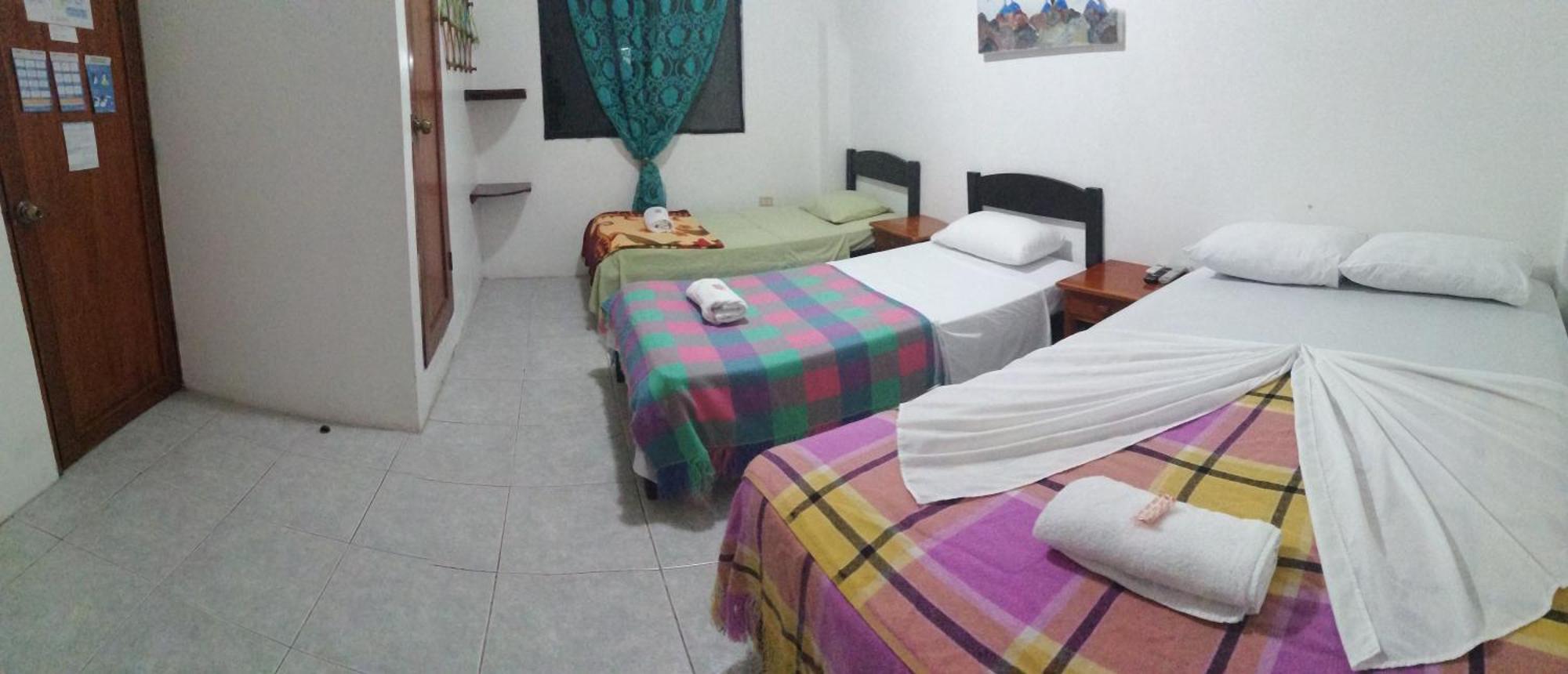 Hostal La Casa De Luis Puerto Baquerizo Moreno Exterior foto