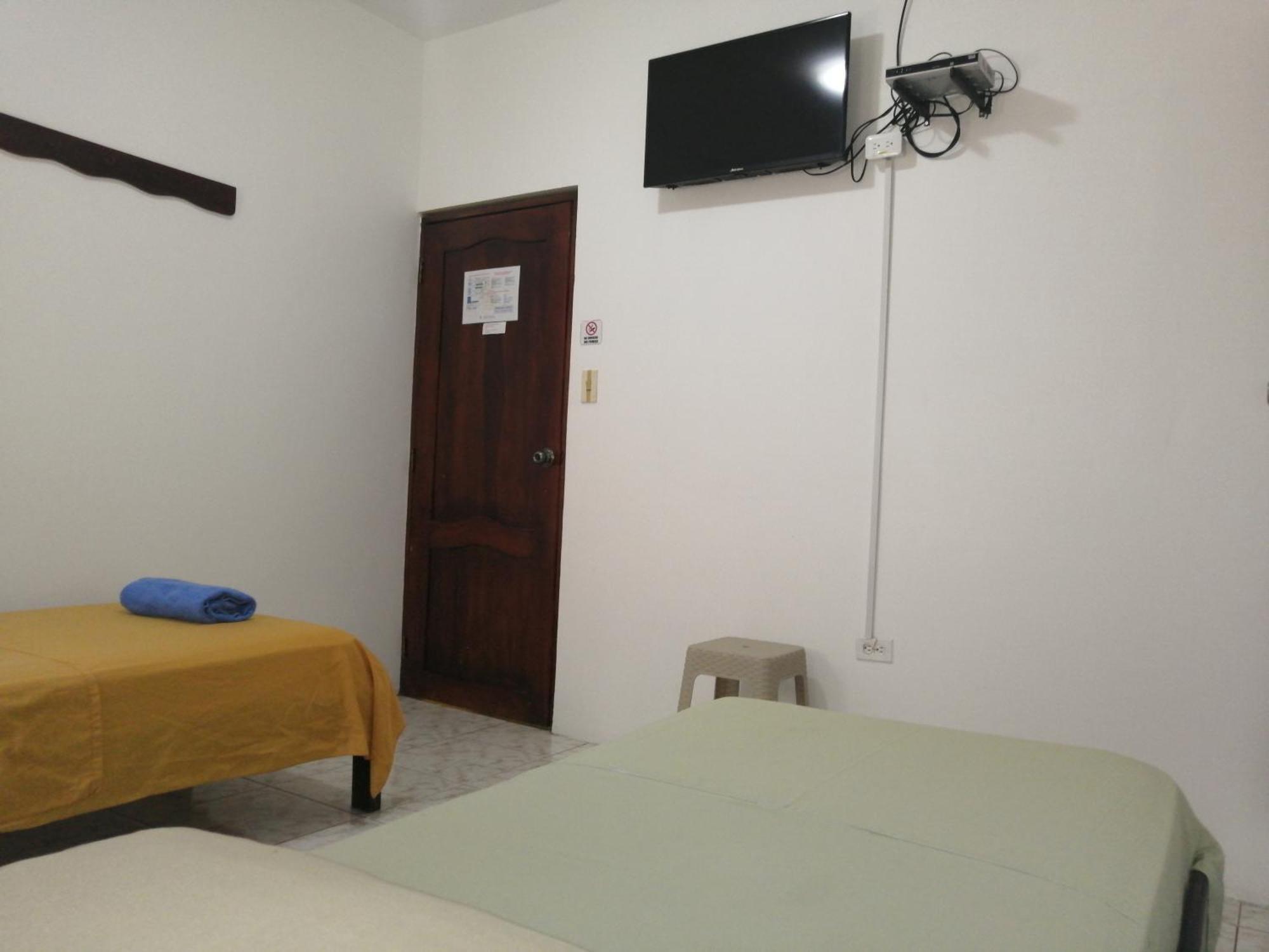Hostal La Casa De Luis Puerto Baquerizo Moreno Exterior foto