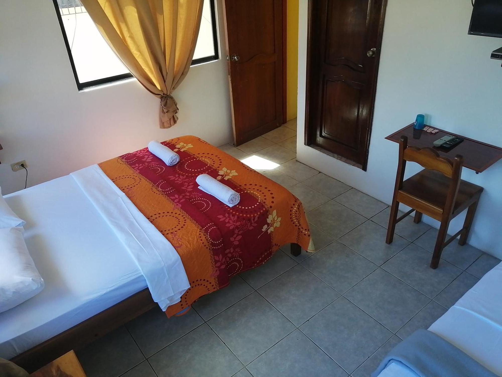 Hostal La Casa De Luis Puerto Baquerizo Moreno Exterior foto